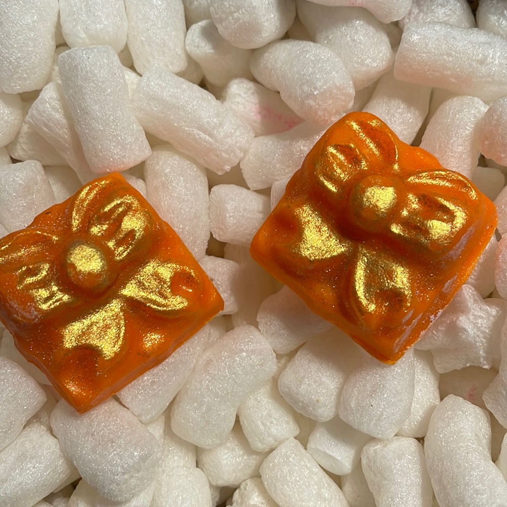 2 X Lush  Golden Wonder Soap NEW Fresh Holiday 2022 Limited Edition